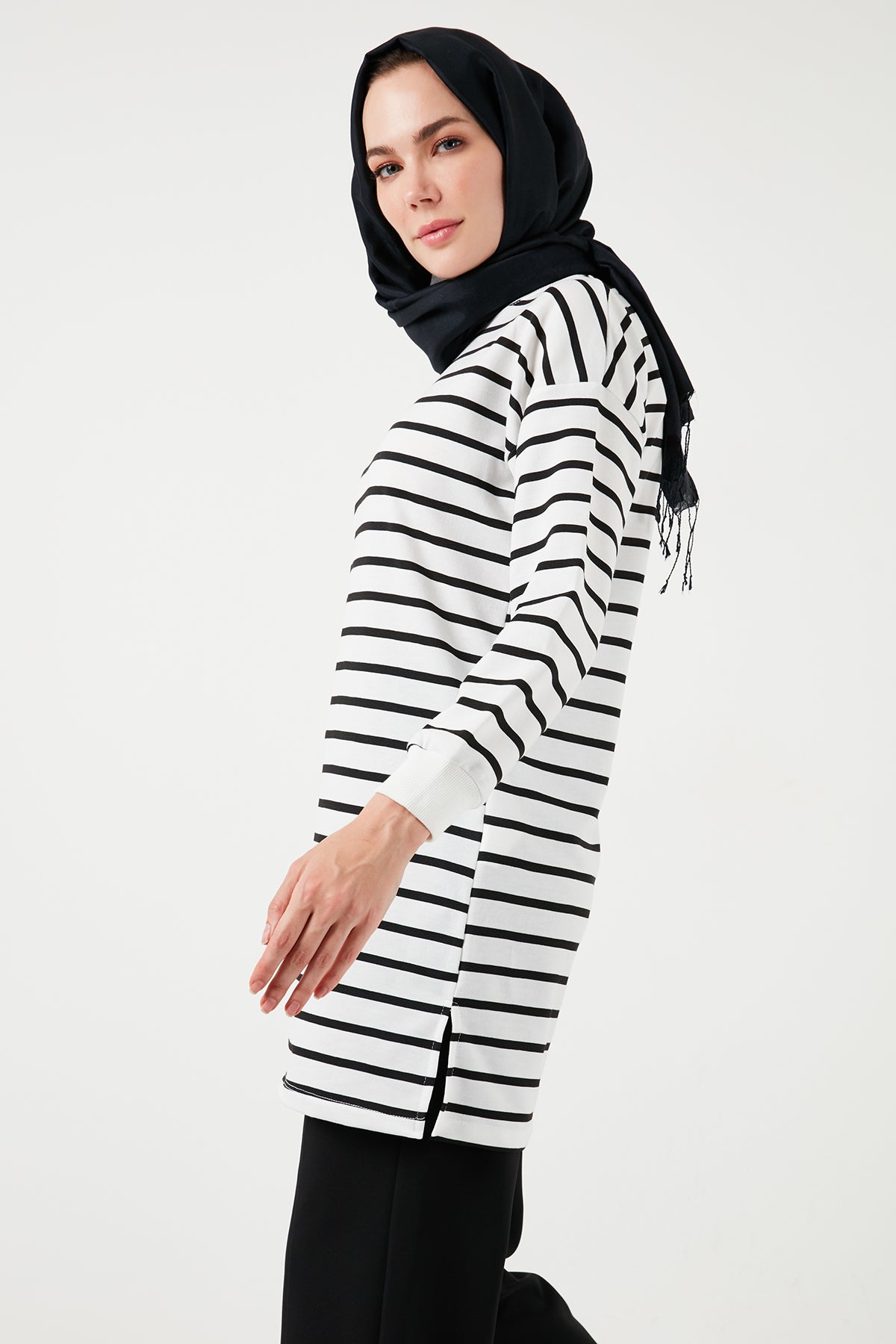 Lela Modest Çizgili Pamuklu Regular Fit Bisiklet Yaka Bayan Tunik 5865784 BEYAZ