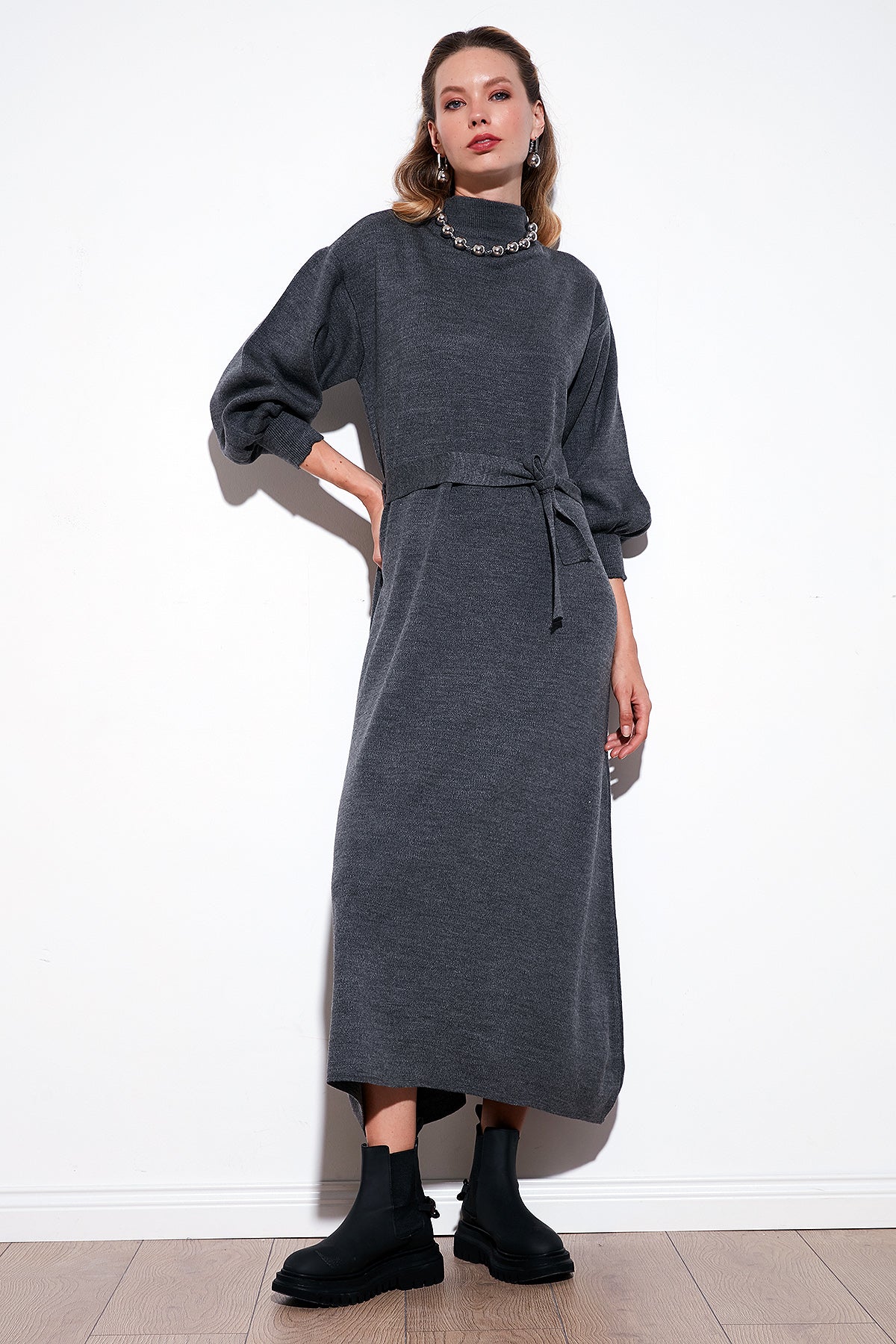 Lela Modest Relaxed Fit Bisiklet Yaka Triko Bayan Elbise 4616198 KOYU GRİ