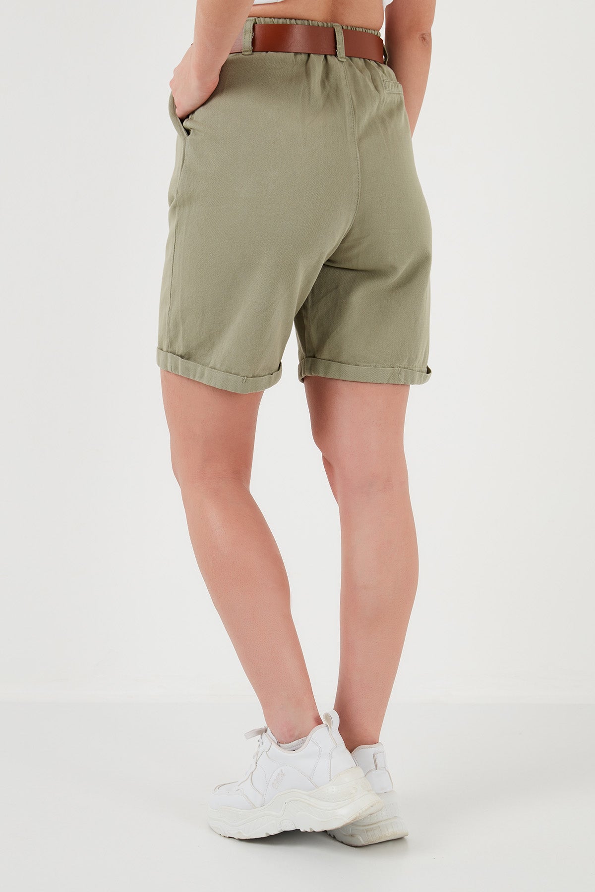 Lela Pamuklu Relaxed Fit Kemerli Gabardin Bayan Short 668YP47102S4 AÇIK HAKİ