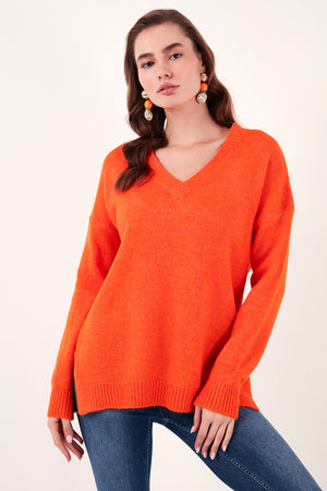 Lela Regular Fit V Yaka Yanları Yırtmaçlı Uzun Triko Bayan Kazak 4616140 ORANGE