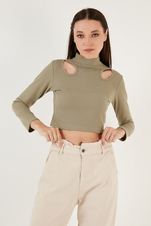 Lela Esnek Slim Fit Cut Out Pencereli Dik Yaka Crop Bayan Bluz 5865348 Olive