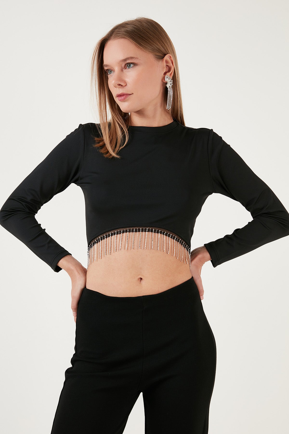 Lela Slim Fit Bisiklet Yaka Zincirli Crop Bayan Bluz 5865397 SİYAH