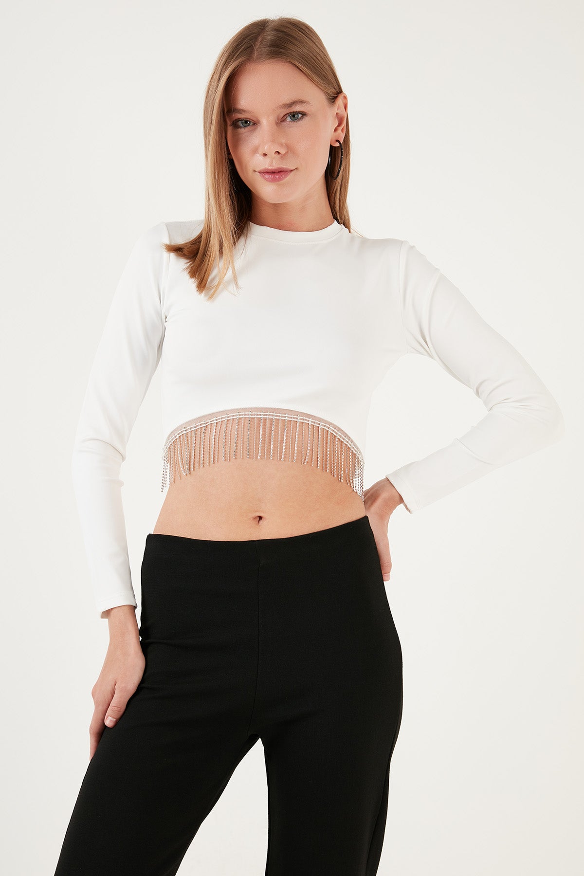 Lela Slim Fit Bisiklet Yaka Zincirli Crop Bayan Bluz 5865397 BEYAZ