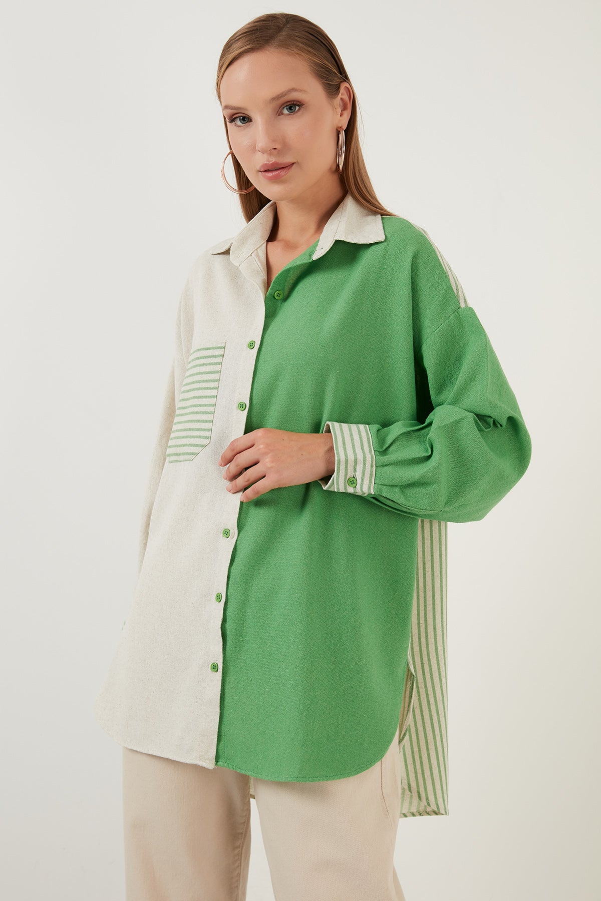 Lela Pamuklu Çizgili Oversize Tek Cepli Bayan Gömlek 6230091 BENETTON