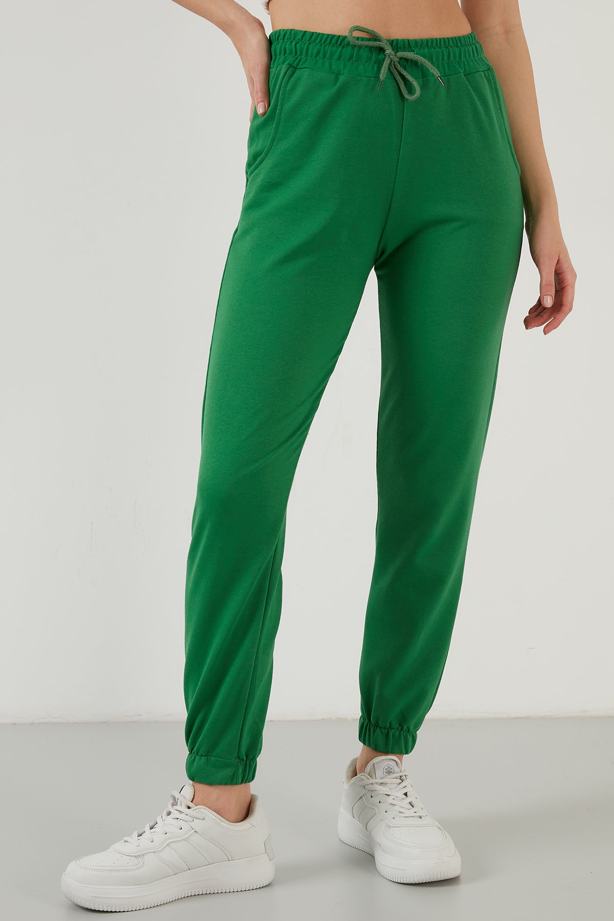 Lela Pamuklu Beli ve Paçası Lastikli Basic Jogger Bayan Eşofman Altı 5864171 BENETTON